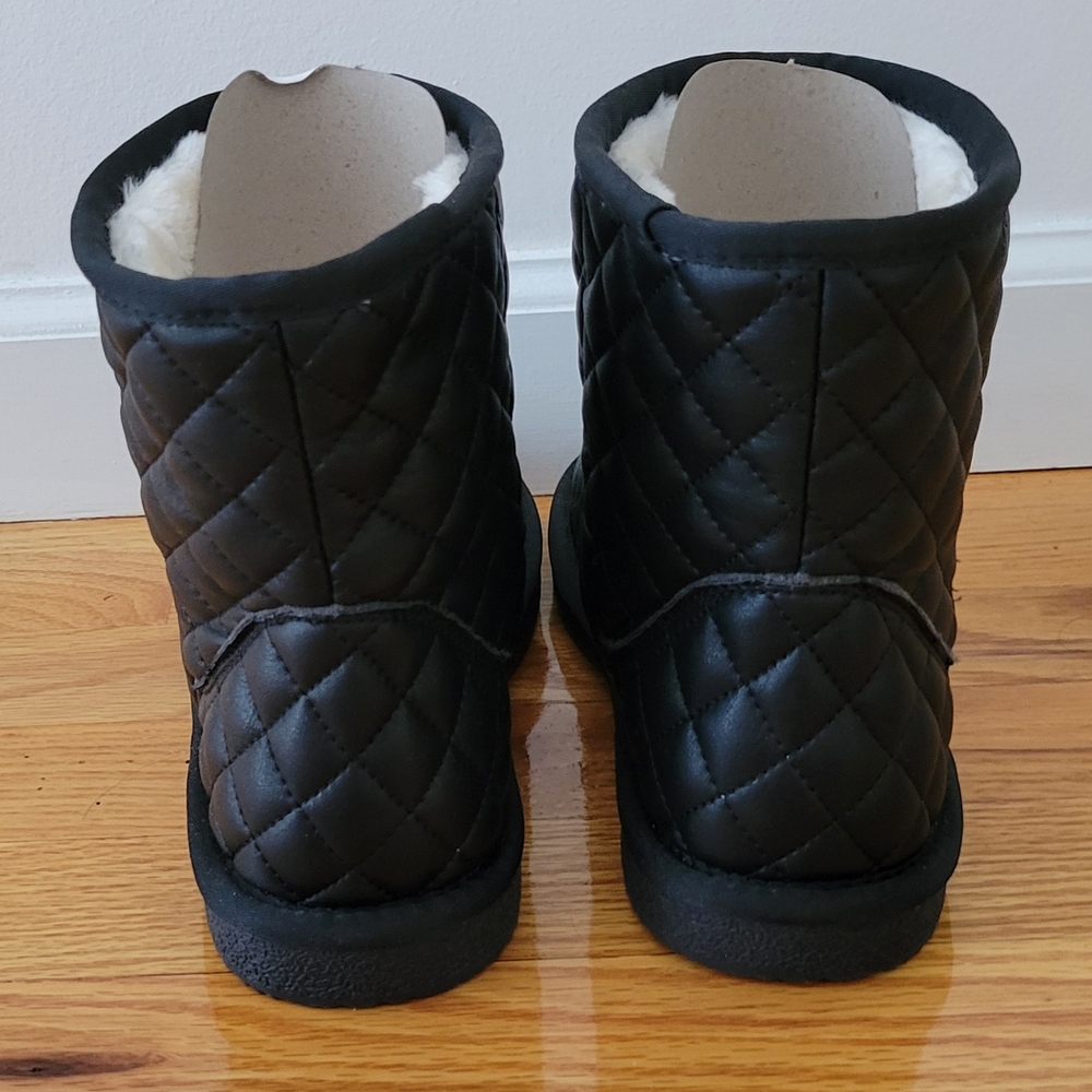 New England Patriots Quilted Black Boots with Logo- new w/o box - Picture 3 of 4